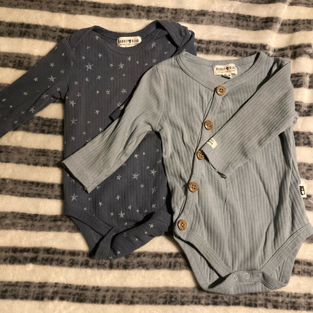 Bundle of two 
Long sleeve onesies